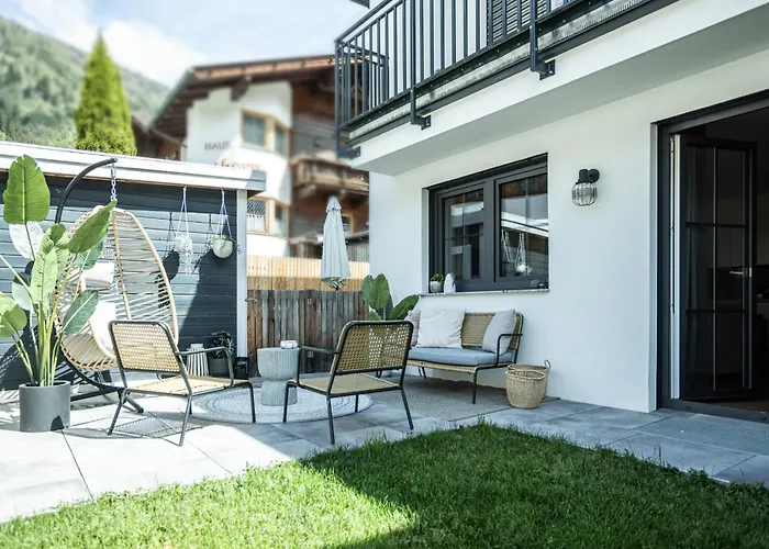Oskar Apartments